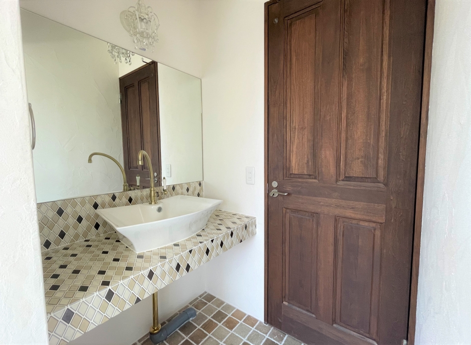 2F洗面台。ゴージャスなデザインで清潔感良♪