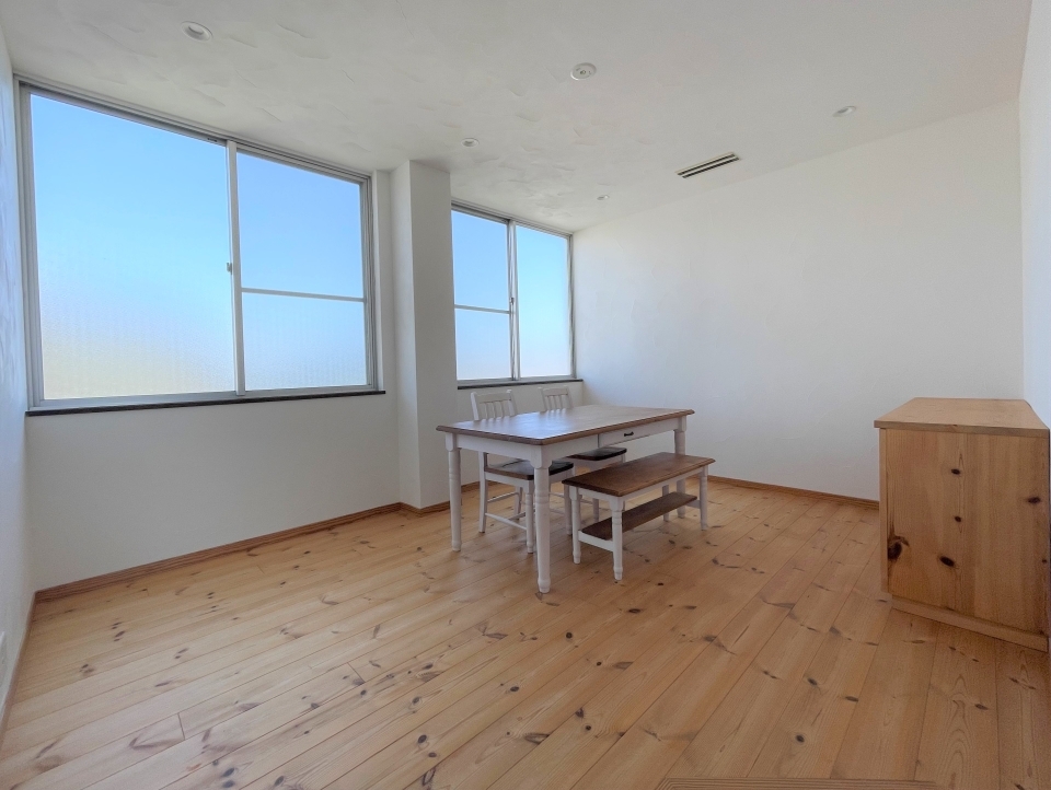 ２F客室　ほかのお部屋とは雰囲気の違うテイストのお部屋。