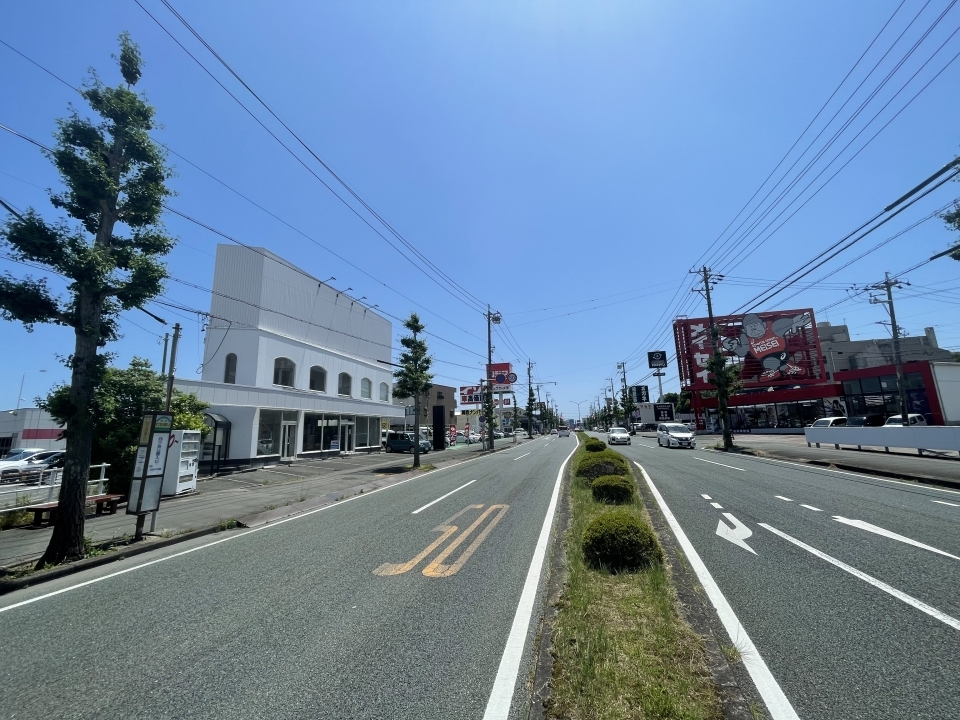 店舗外観②　152号線車道からの景観
