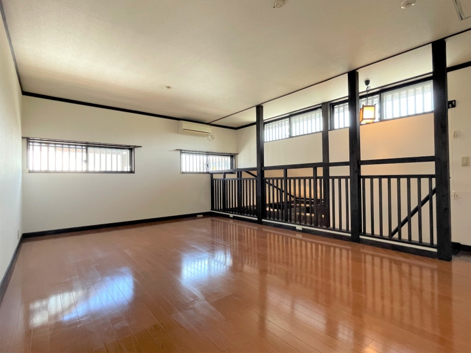 LDKにある階段を上がるとロフトスペースがあります