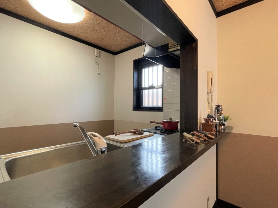 カウンタータイプでこのお部屋を眺めながらの料理は最高です。