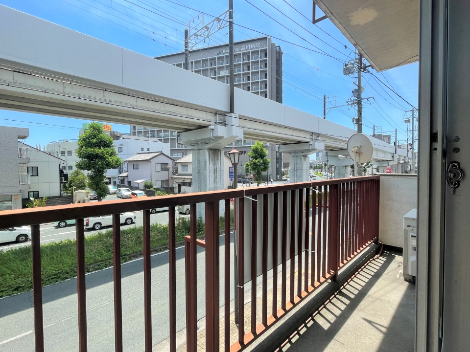 バルコニーからは赤電を眺めて！