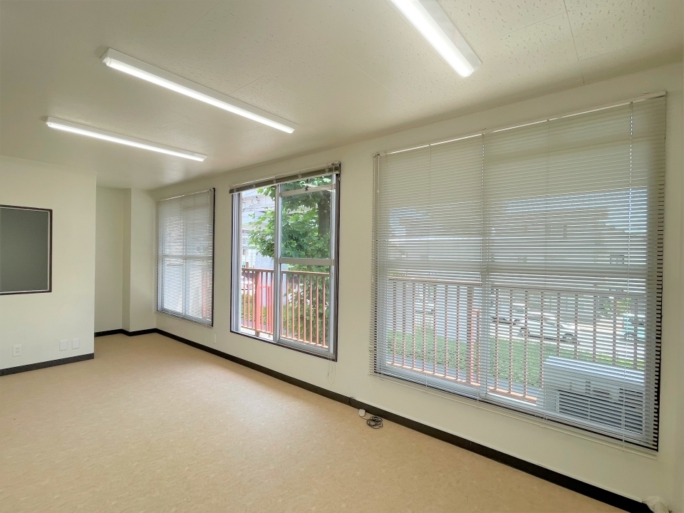 東向きには大きな窓で開放感抜群！