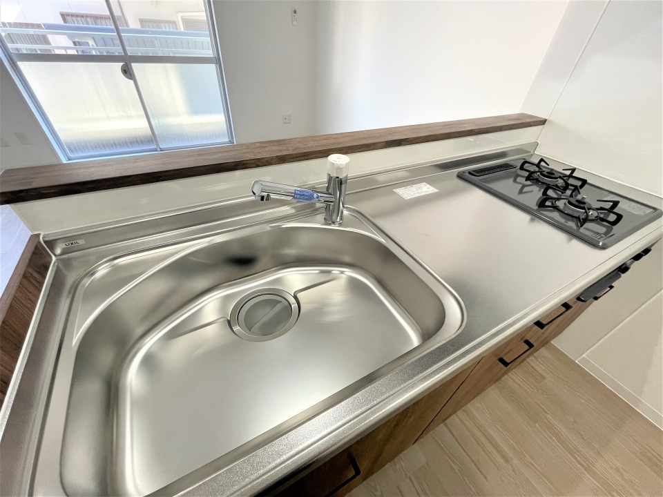 2口コンロのシステムキッチン。