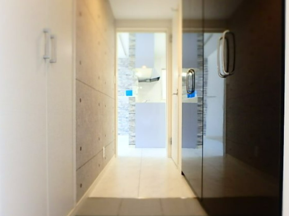 玄関にスタイリッシュ収納