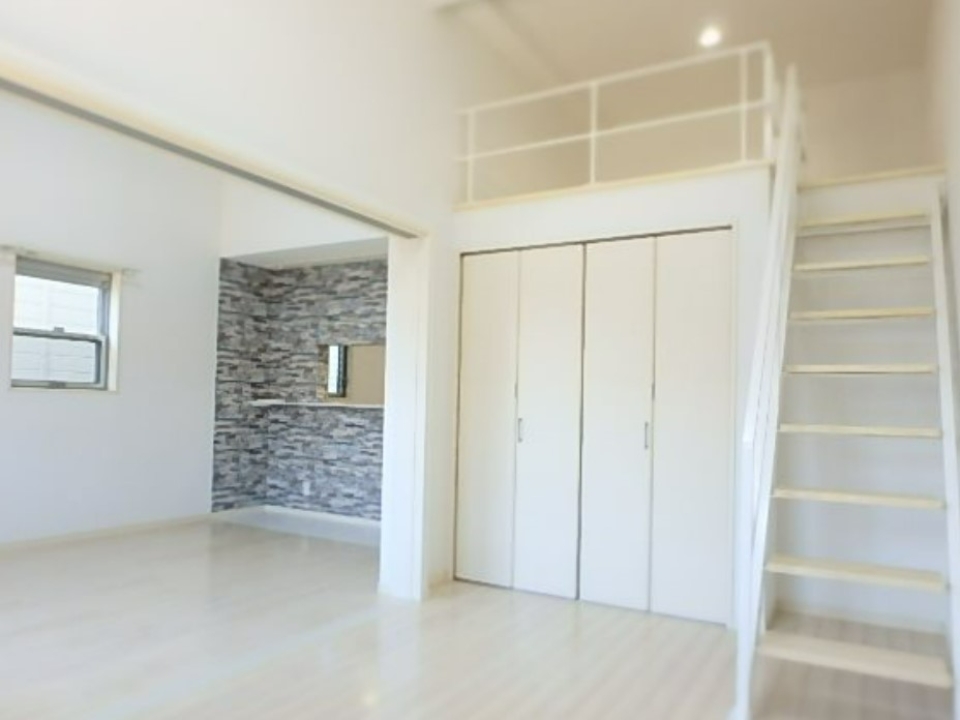 天井が高く、ロフトも