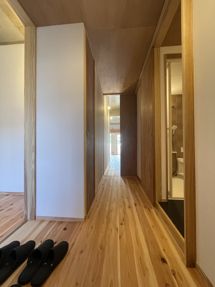 玄関先から雰囲気がある。