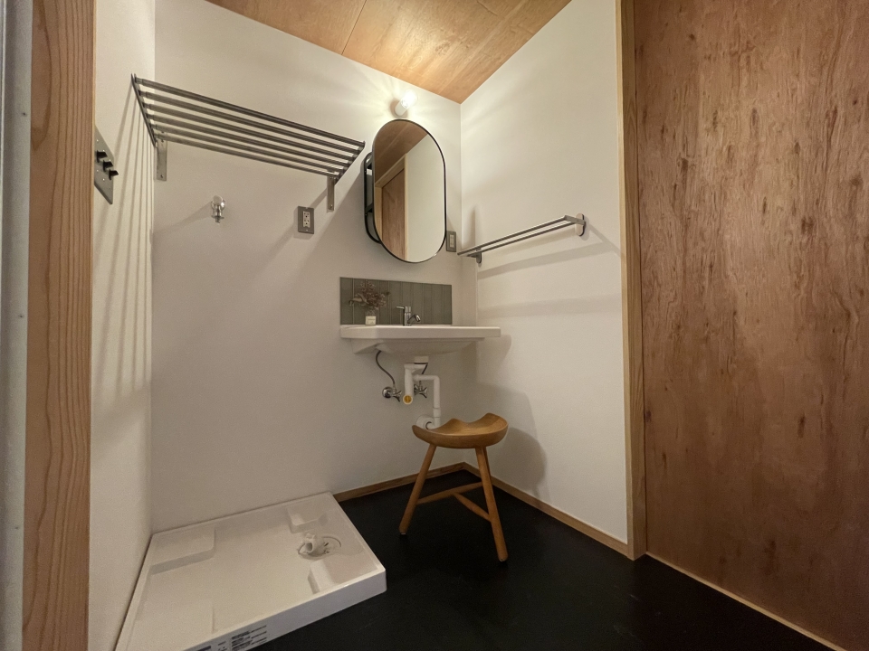 洗面脱衣所は広々している。