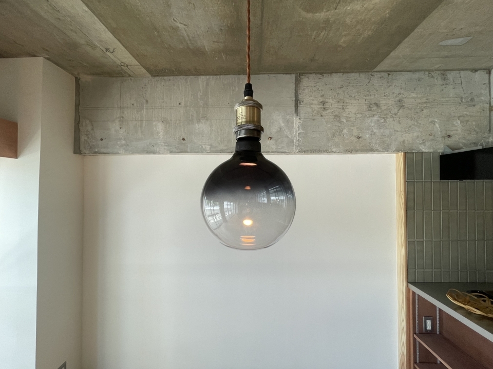 存在感のある照明もおしゃれ。