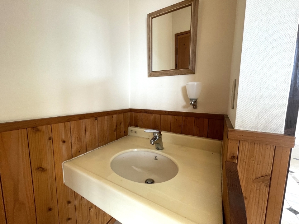 洗面台もカフェのようにかわいらしい