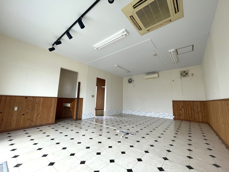 入口側から！とっても明るい