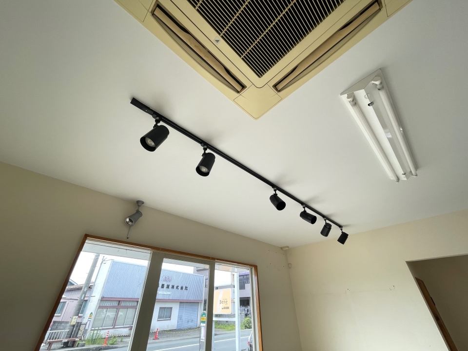 スポットライトで夜もいい雰囲気になりそうな予感