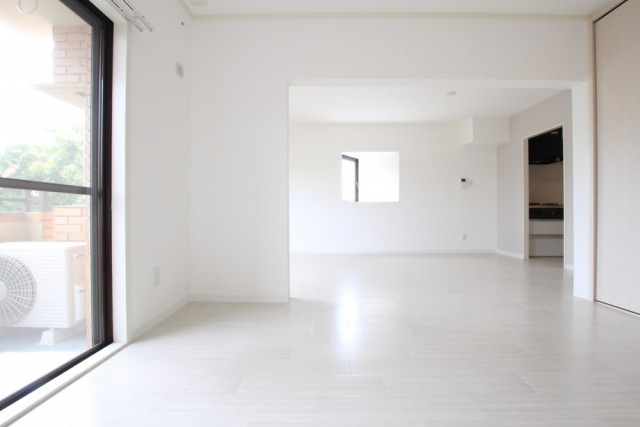 無になれる透き通った真っ白なお部屋。