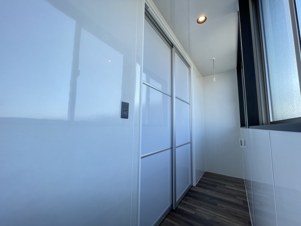 洋室の奥にはサンルームが！