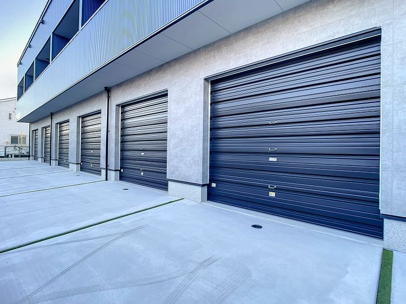 シャッター前にも1台停められます