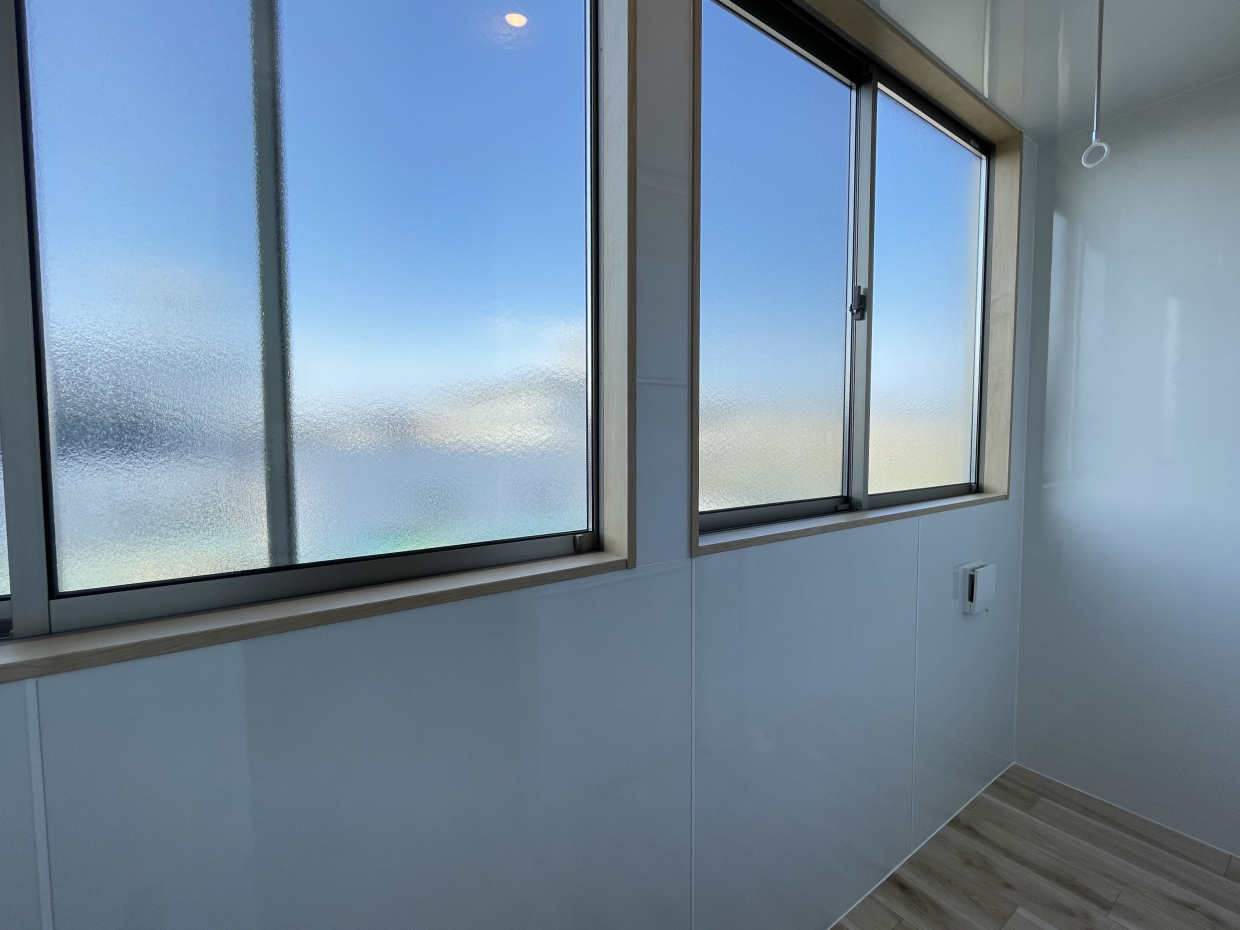 洋室の奥にあるサンルーム