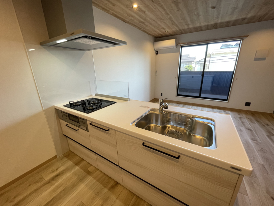 3口コンロにグリル付きのシステムキッチン