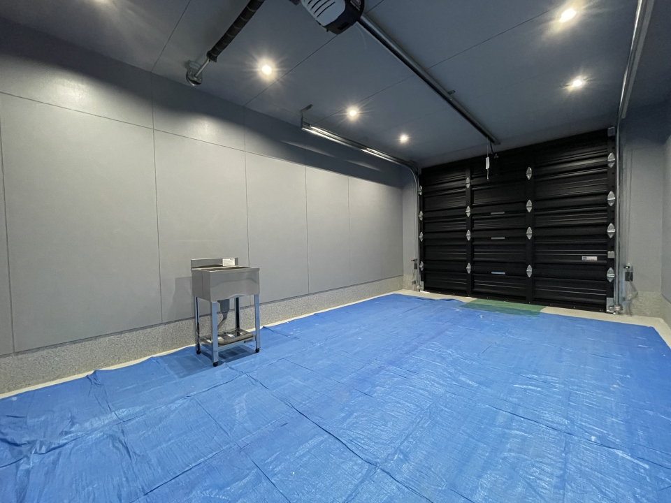 明るくて広いガレージ！