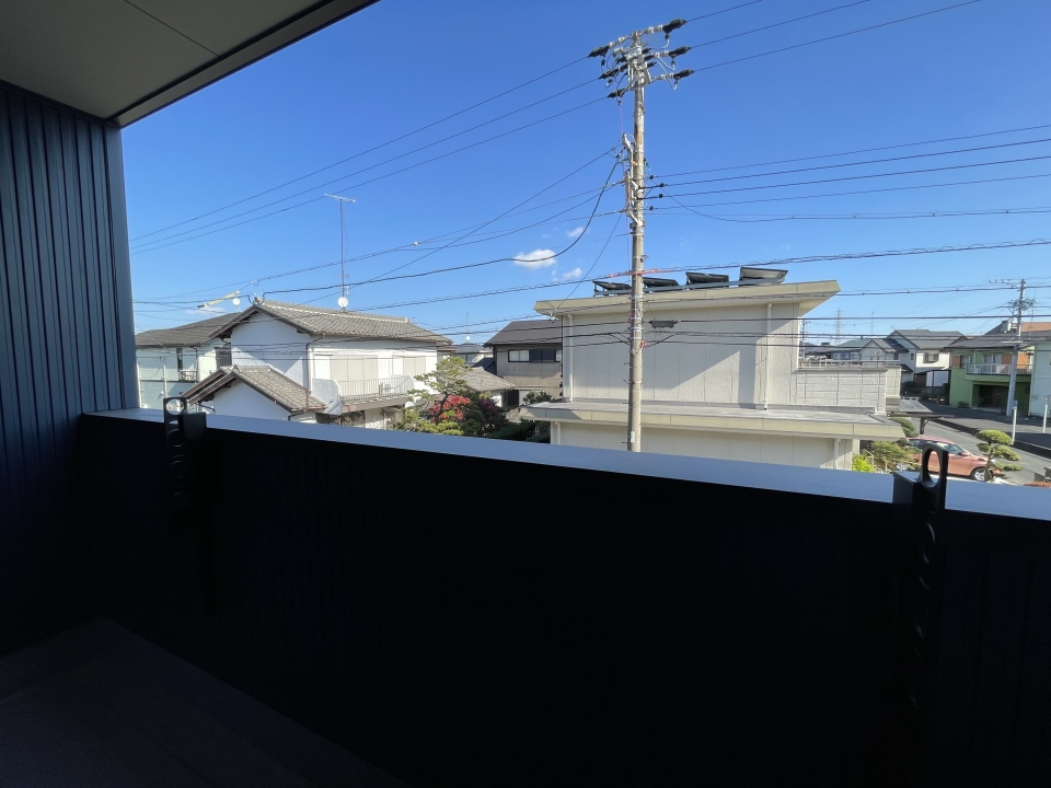 もちろんバルコニーもあります。