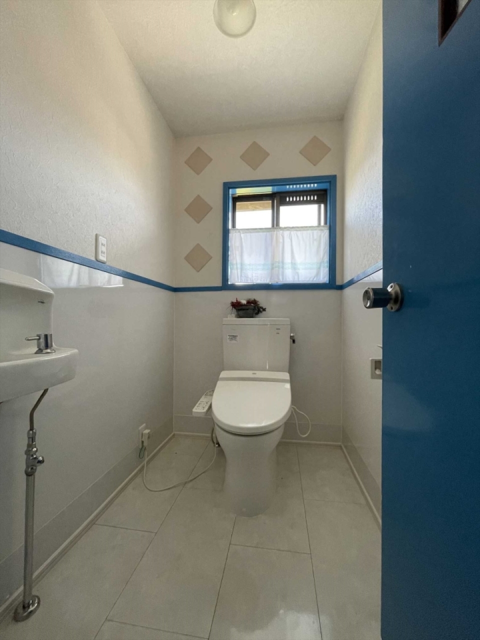 こちらは2階のトイレ。1階にもトイレがあります。