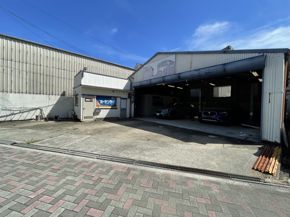 シャッターを開けると開口部が広く開放的。