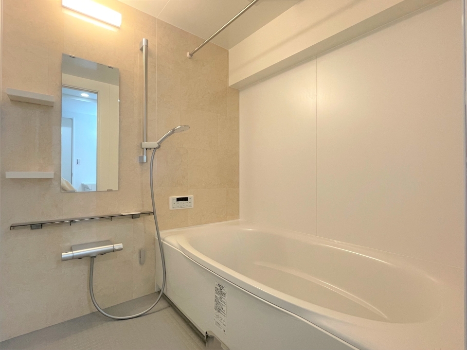 お風呂。広々足を伸ばして入れる浴槽が嬉しいです。