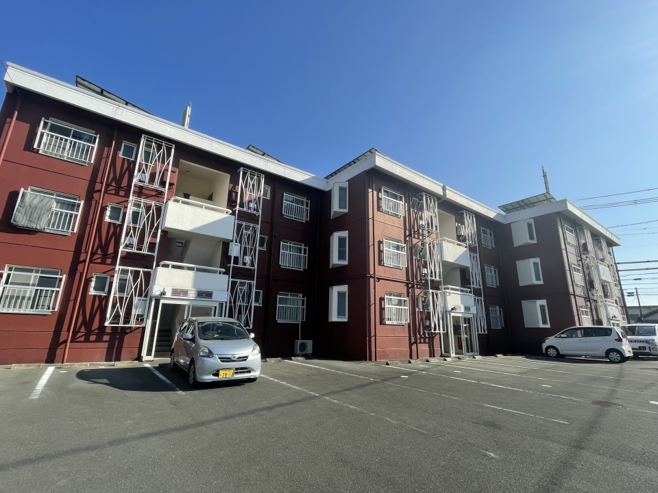 真っ赤な外観が可愛いです。