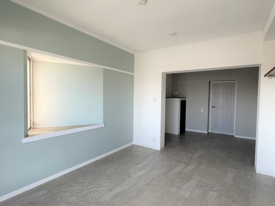 LDKはL字型で奥まで続いています