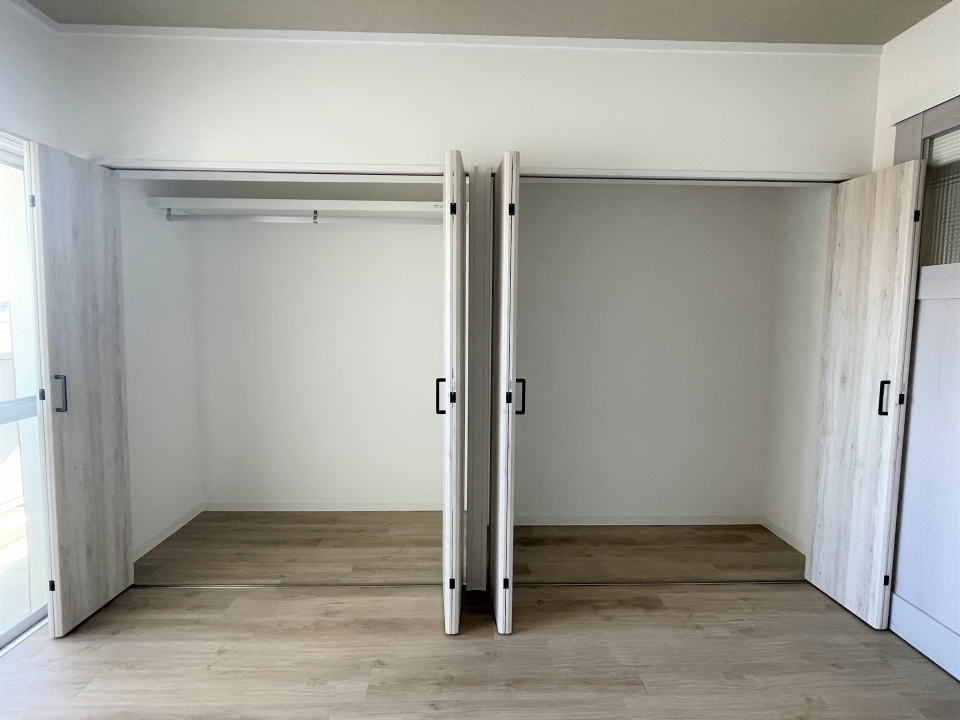 壁一面の大きいクローゼット！