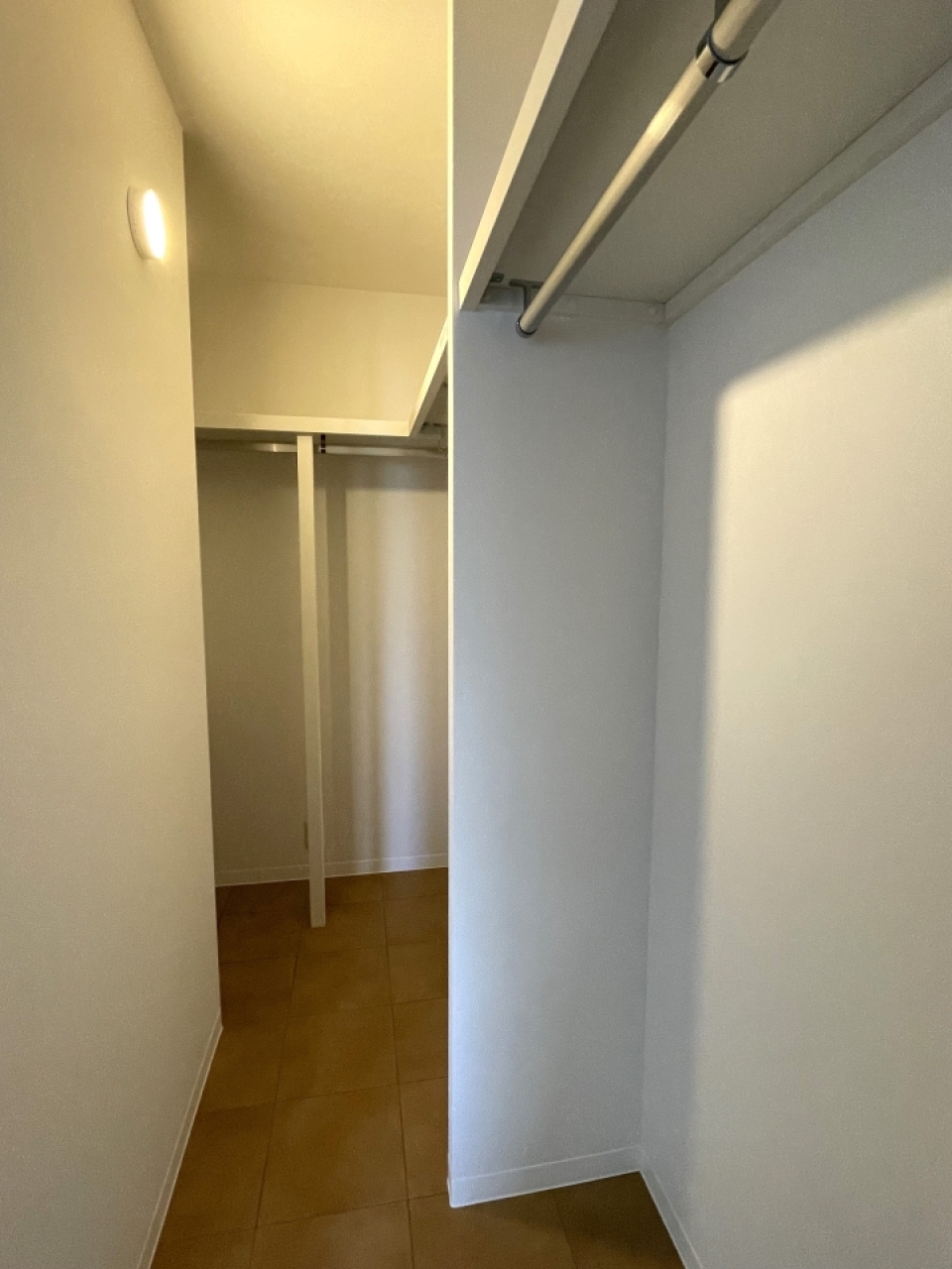 LDKにあるウォークインクローゼット。奥まで続いています！