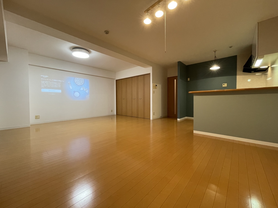 とにかく広いこのリビングですが、おや？