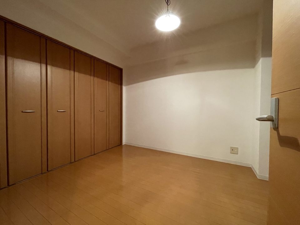 北側洋室の様子。