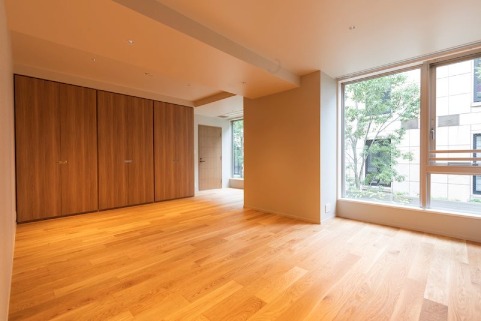 日差しが明るい15.06帖のベッドルーム。  ※写真はイメージです。