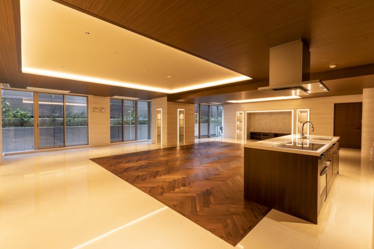 室内もムーディな設え。中央のヘリンボーン遣いに脱帽です。※写真はイメージです。