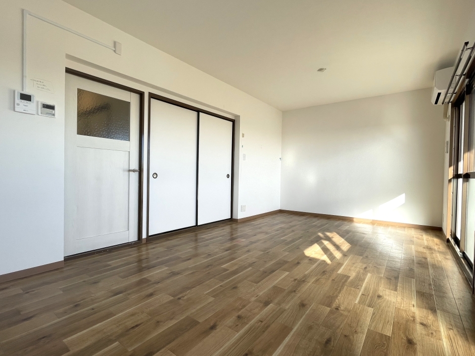 大きな窓からは日当たりバッチリ！