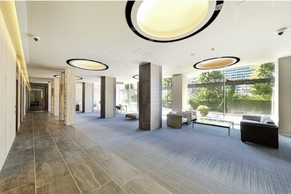 あなたを迎える、明るく開放的なロビーラウンジ。※画像はイメージです。