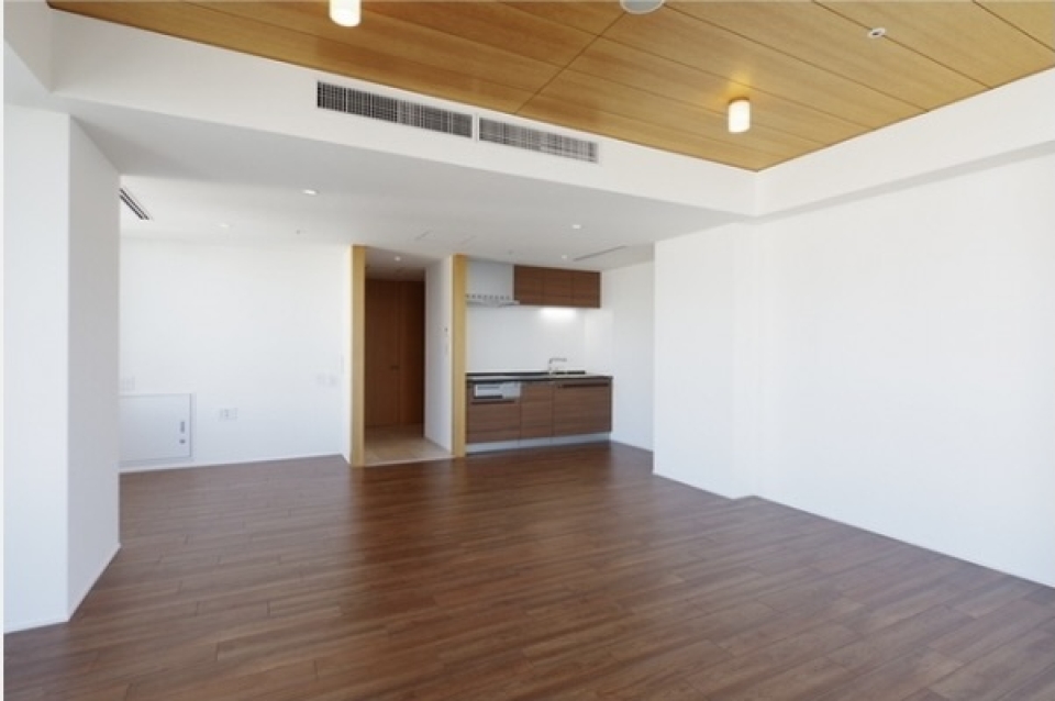 キッチンを壁付けにすることで空間を広く確保できている。※画像はイメージです。