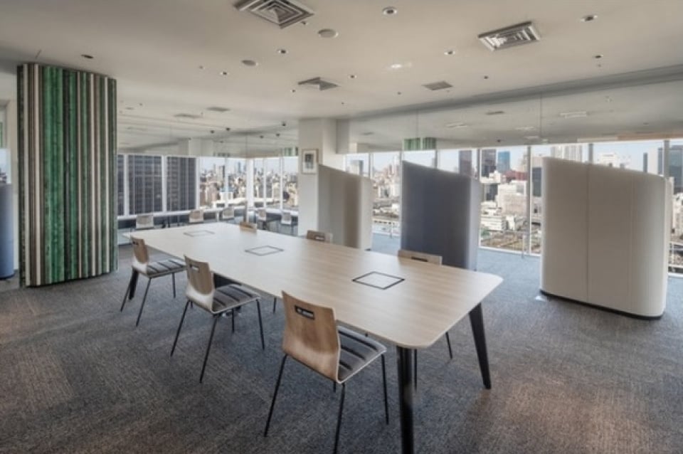 リモートワークに最適なワークラウンジ。Wi-Fi環境やコンセント、ソロブースも設置。 ※画像はイメージです。