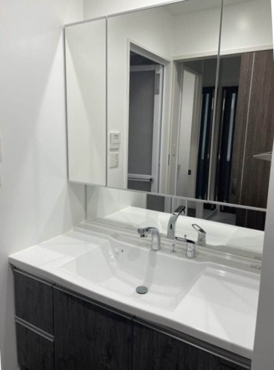 大きな独立洗面台。 ※画像はイメージです。