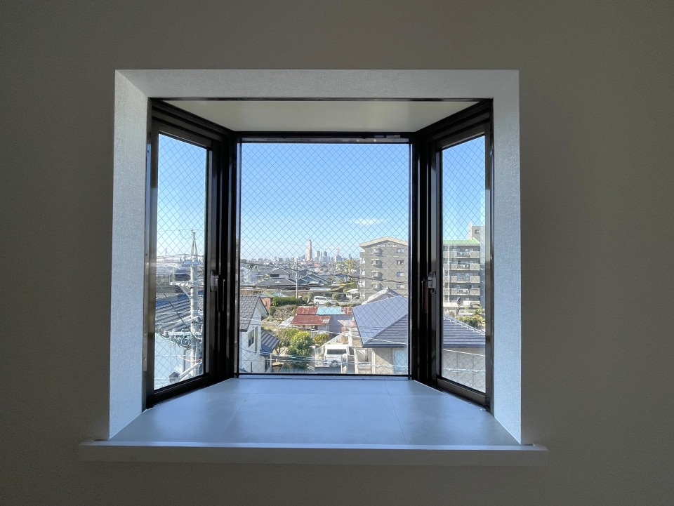 最上階の出窓付き