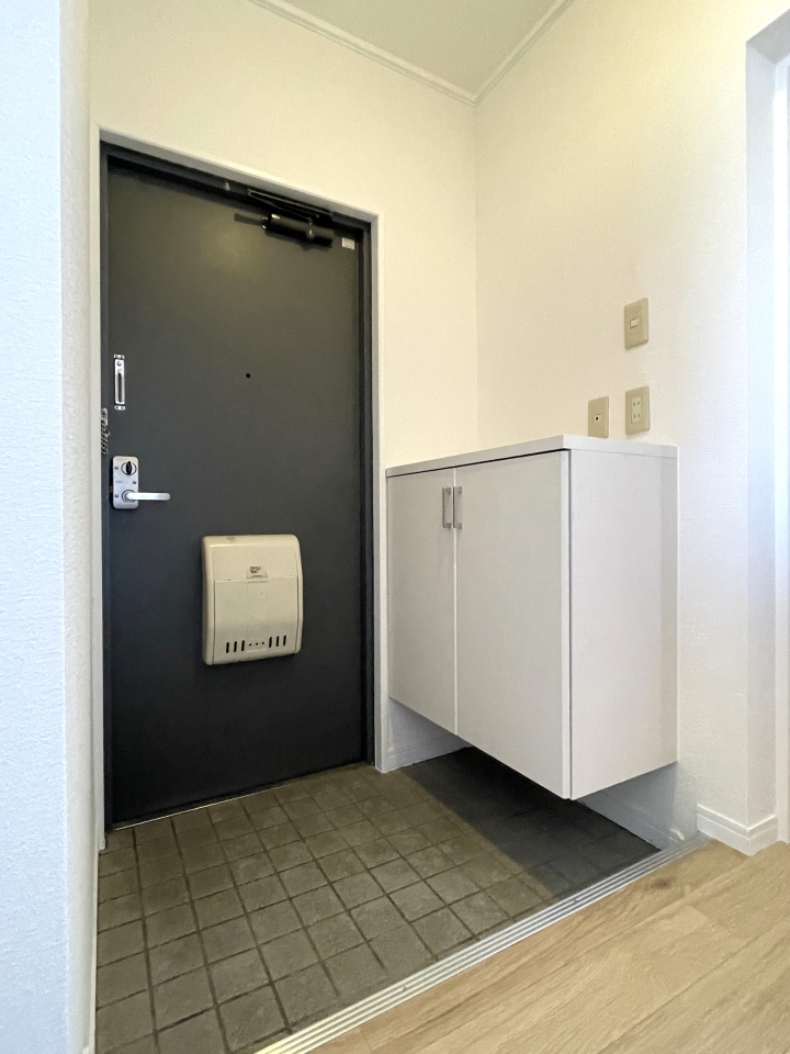 小さいですがシューズボックス付きです！