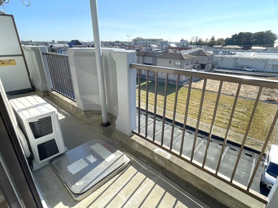 目の前は畑で、陽当たりも抜群です！