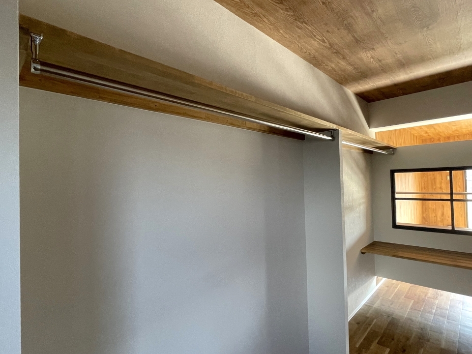 お洋服は魅せる収納で。