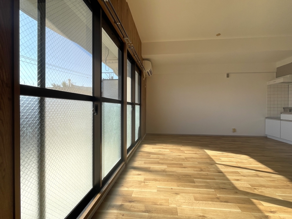 大きな南向きの窓からはこの陽当たりの良さ、、最高です！