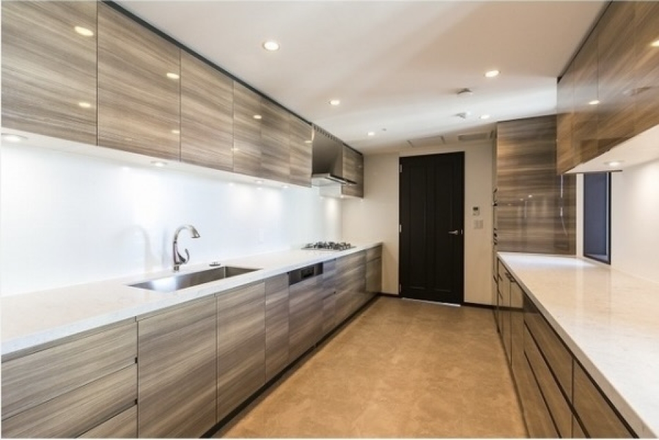 オーブン、冷蔵庫、食洗機、ディスポーザー付き。　※写真はイメージです。