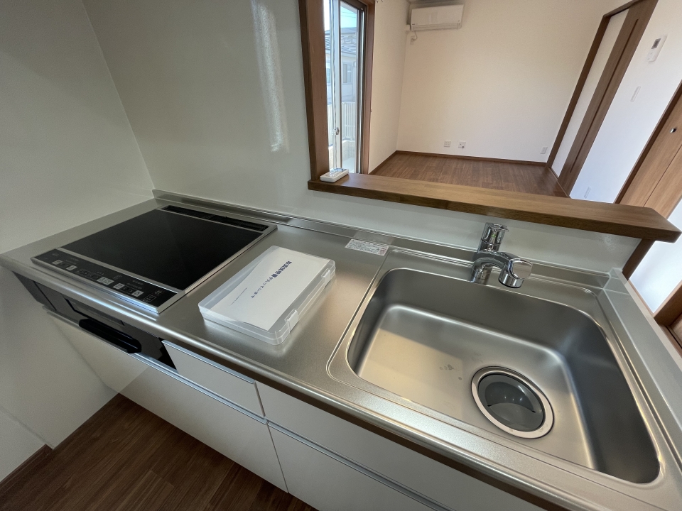 充分な広さのシンクにIHコンロ！