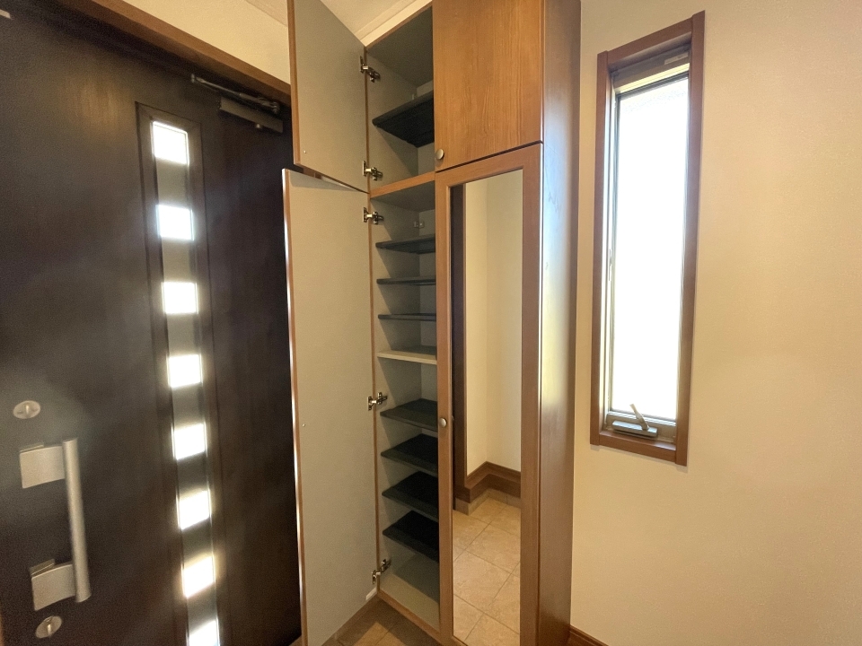 背丈より大きなシューズボックス！