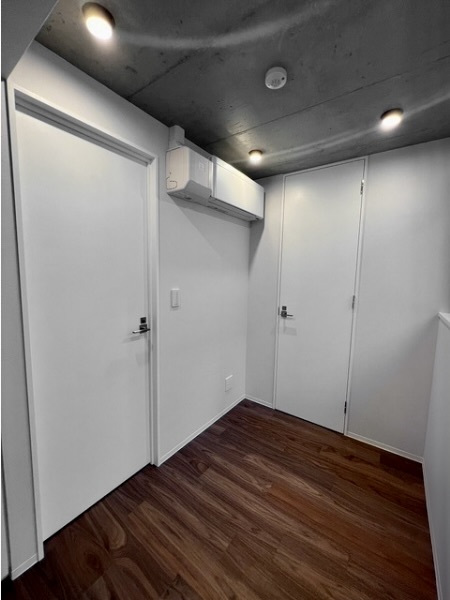 コンクリ&times;白&times;木。　※写真はイメージです。