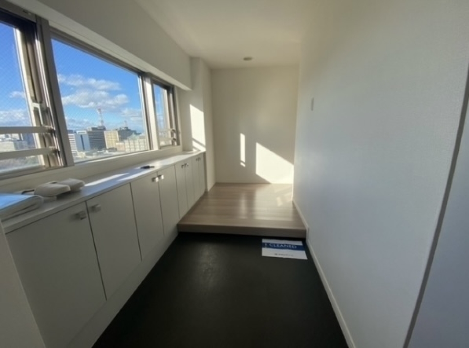 玄関は三和土スペースが広い。青い空が美しい！　※画像はイメージです。