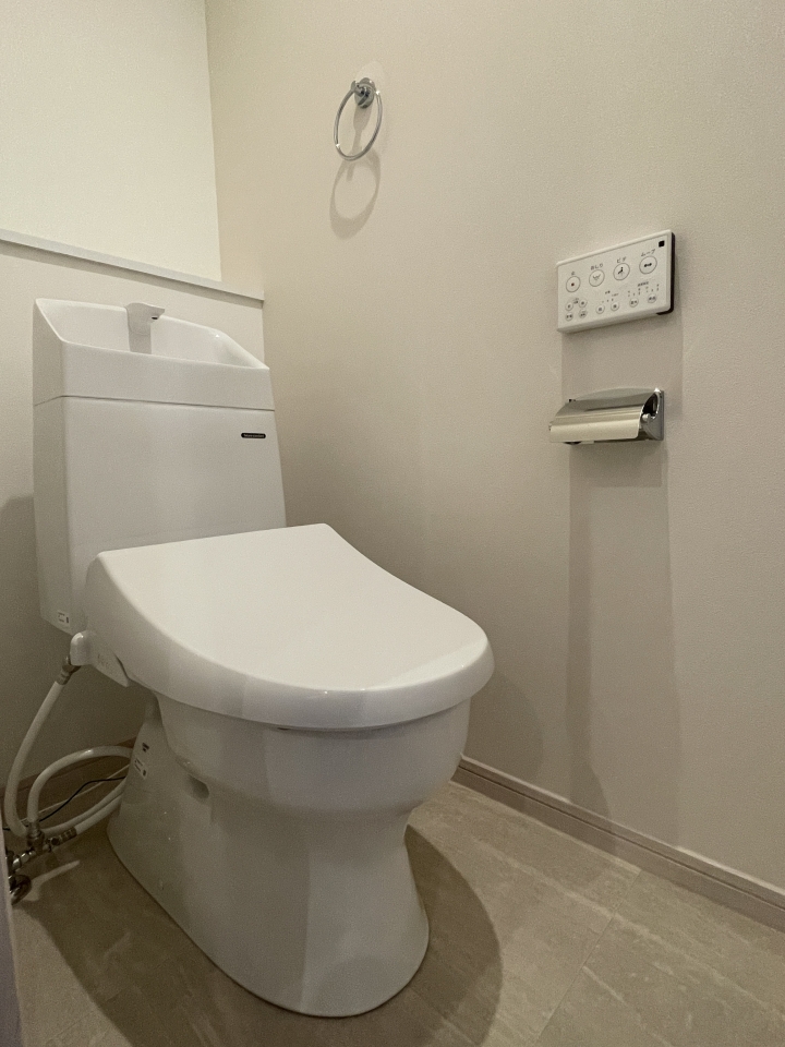 トイレはシャワートイレ付